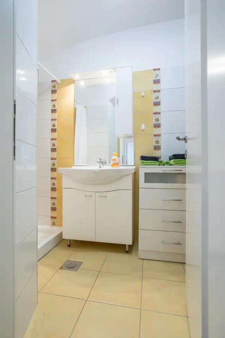 Atrium Haven Next To Tivoli Park *